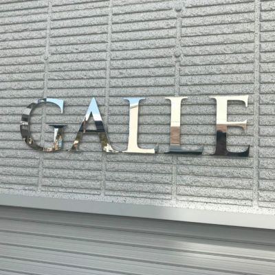 ステンレス切り文字看板　鏡面　マンションの看板