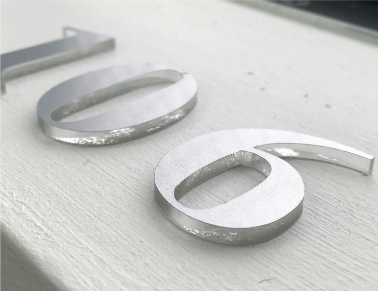 透明アクリル　表面カッティングシート貼り(シルバー)