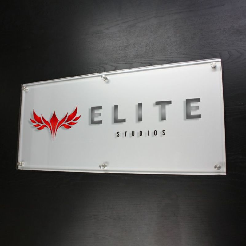 フルカラー透明アクリル銘板 ラフィネ2重構造仕様 化粧ビス止め　会社銘板 事務所看板 